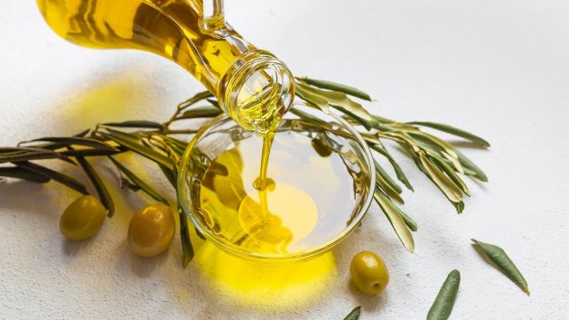 olive-oil-lowers-alzheimers-death-risk-1440x810